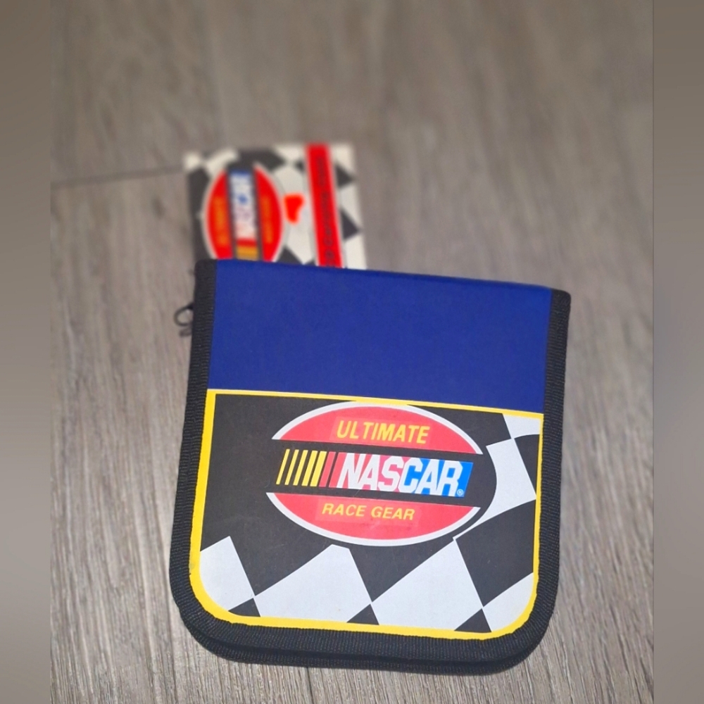 Nascar Portable Soft Shell Accordion 12 CD Disk- Game-Blue Ray  Holder NWT
